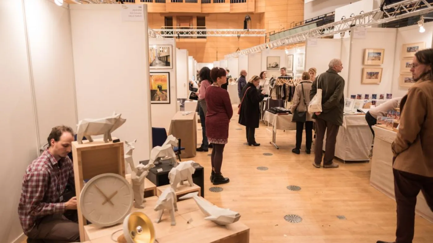 Ein Blick auf einen Messestand