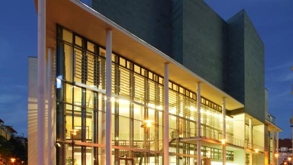 Händelhalle am Abend